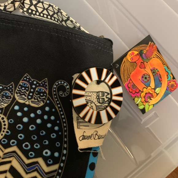 Lauren Burch Cat crossbody NWT. 8 x 10” tags on never carried - Picture 5 of 9